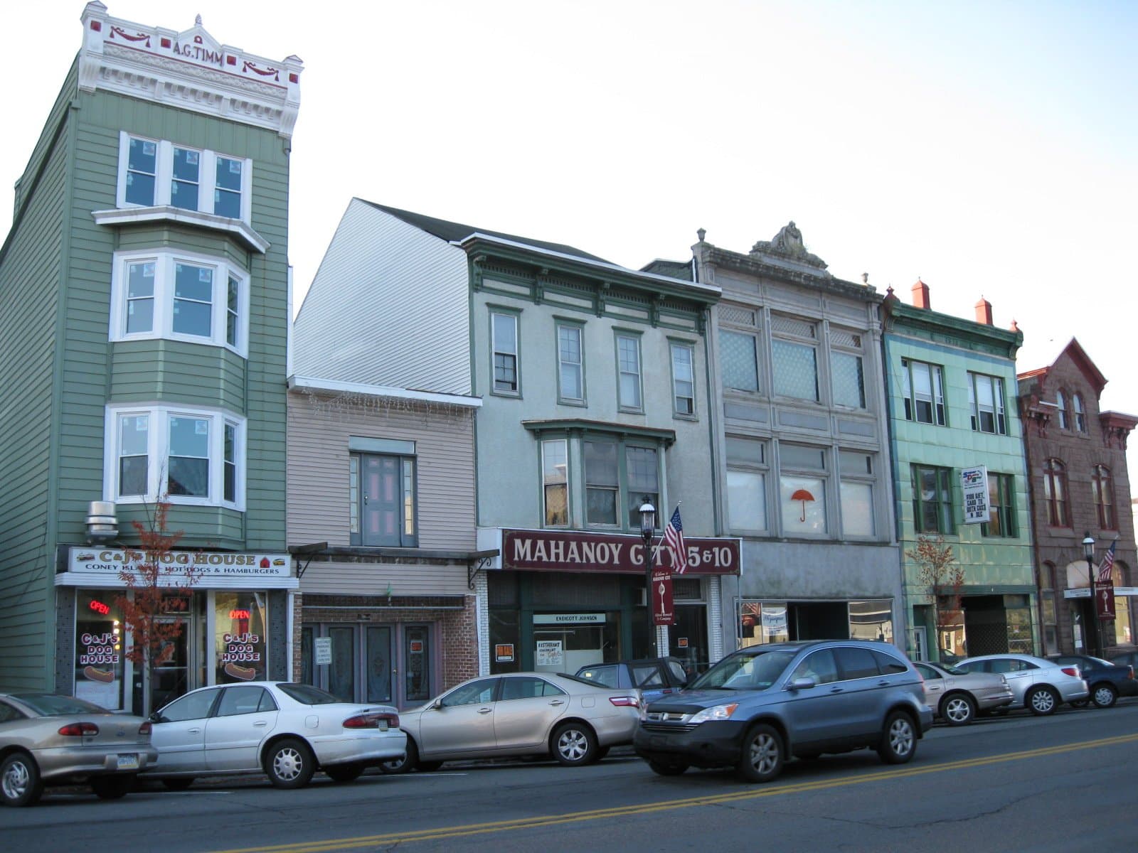 A row of two- and three-story storefront buildings with cars parked along the street in Mahanoy City, Pennsylvania, October 20, 2009. Illustrative image of the town, not of the students or the pep rally. Photo: Doug Kerr, CC BY-SA 2.0, via Wikimedia Commons. Source page: https://commons.wikimedia.org/wiki/File:Mahanoy_City.jpg
